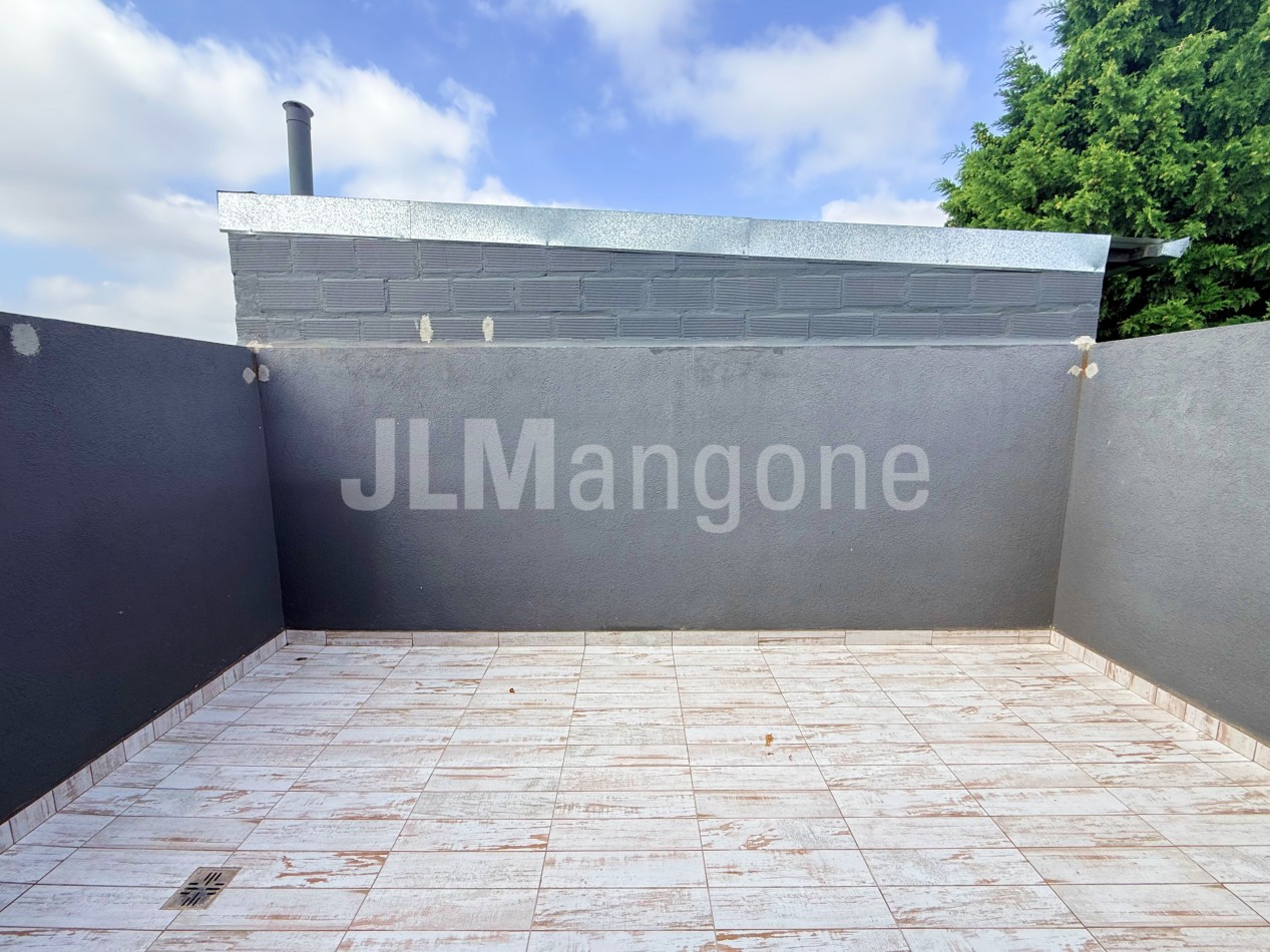 Departamento 2 ambientes con cochera y patio