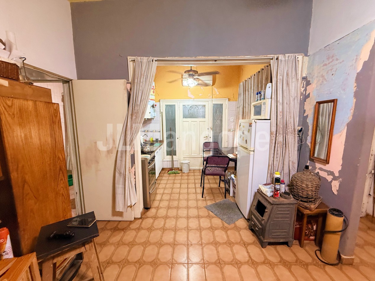 Casa 3 ambientes a refaccionar (Lote 8x15)