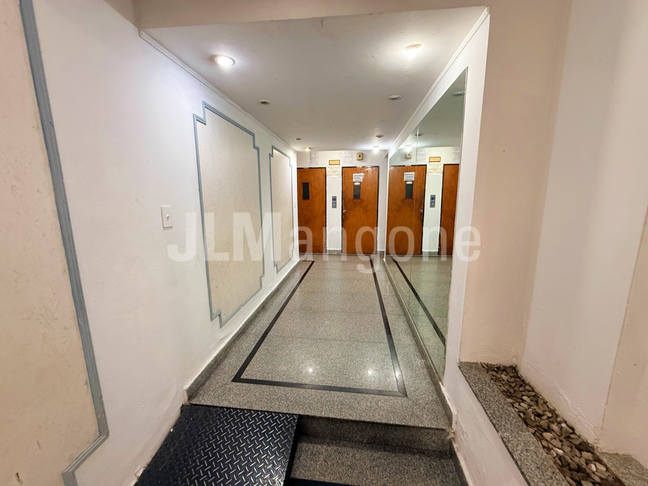 Departamento 2 ambientes con balcon, sobre Arieta