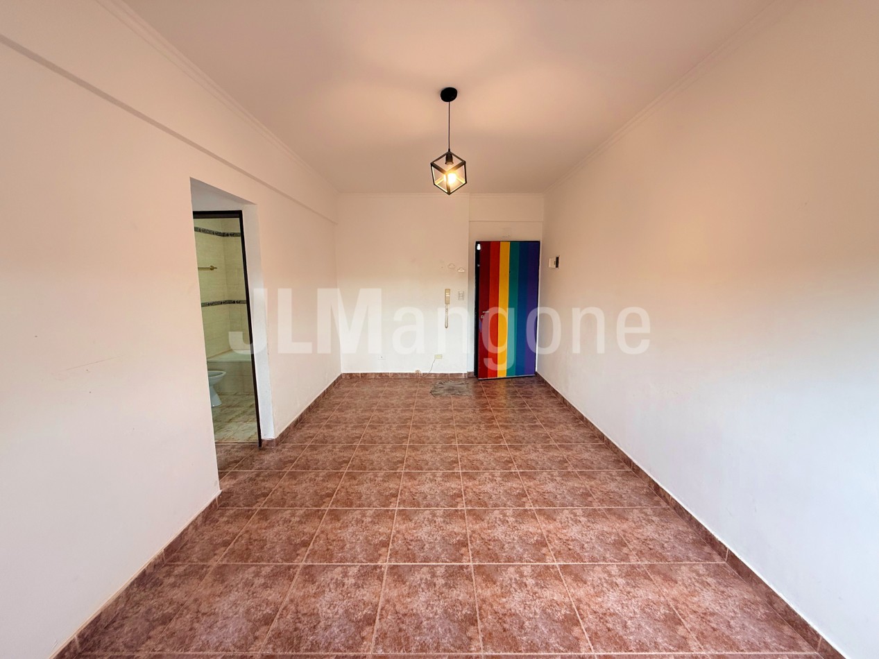 Departamento 2 ambientes con balcon, sobre Arieta