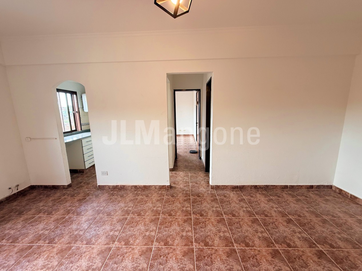 Departamento 2 ambientes con balcon, sobre Arieta