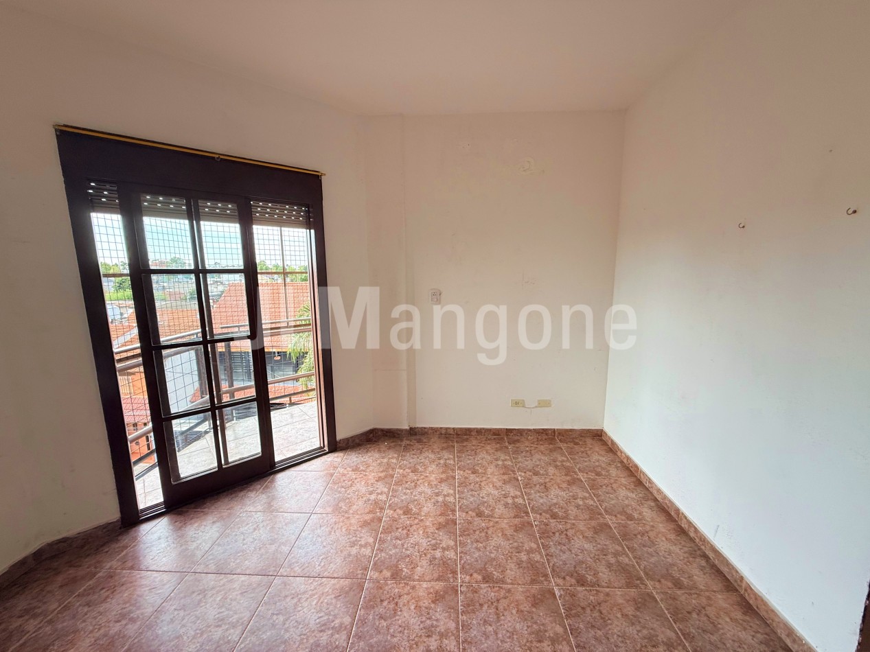 Departamento 2 ambientes con balcon, sobre Arieta