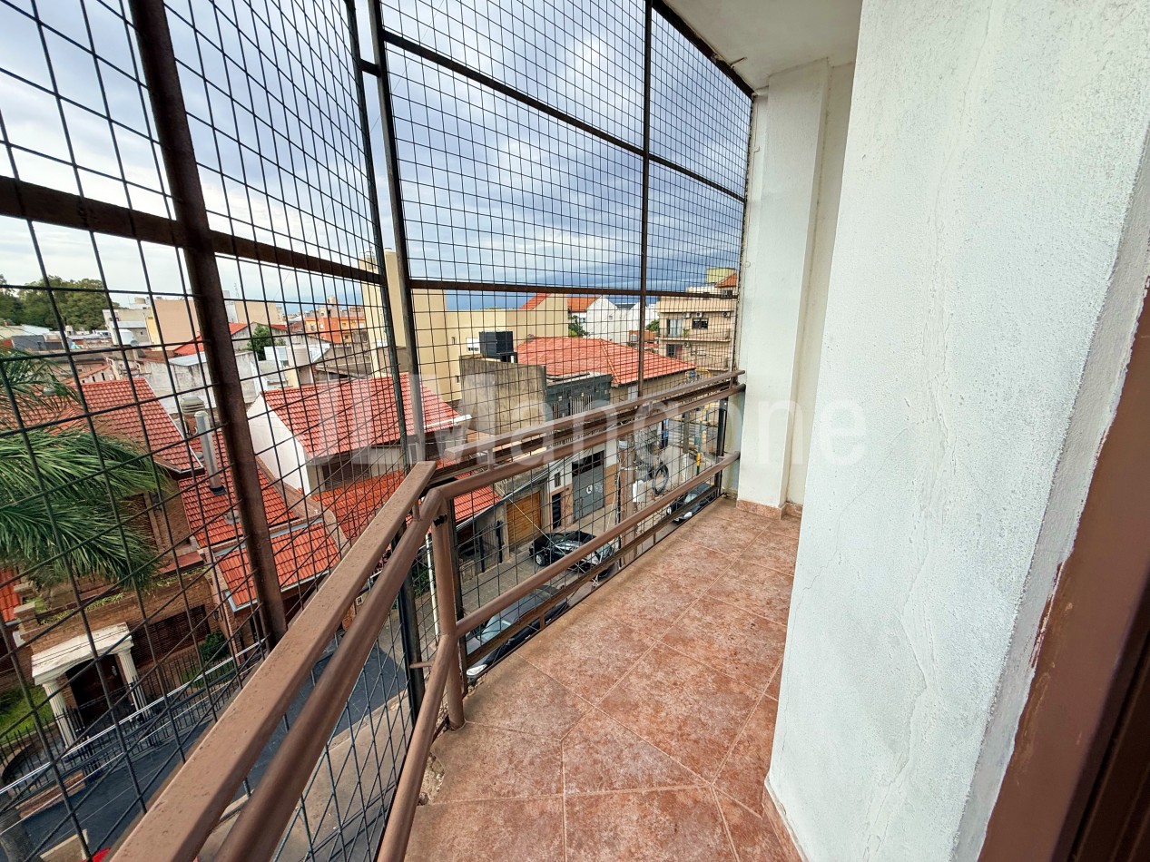 Departamento 2 ambientes con balcon, sobre Arieta