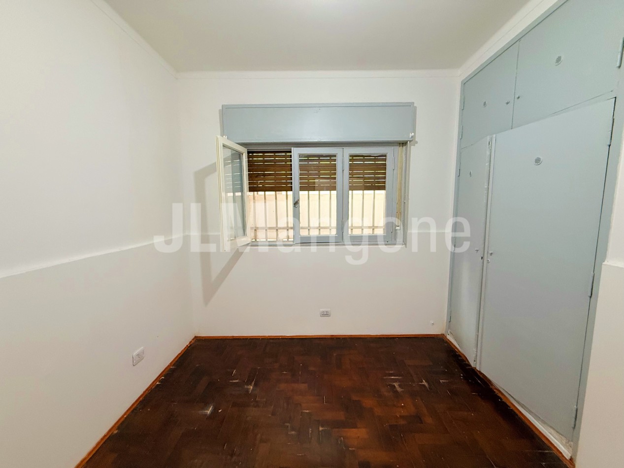 Casa 4 ambientes con cochera y patio