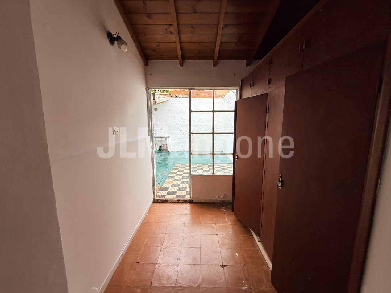 Casa 4 ambientes con cochera y patio