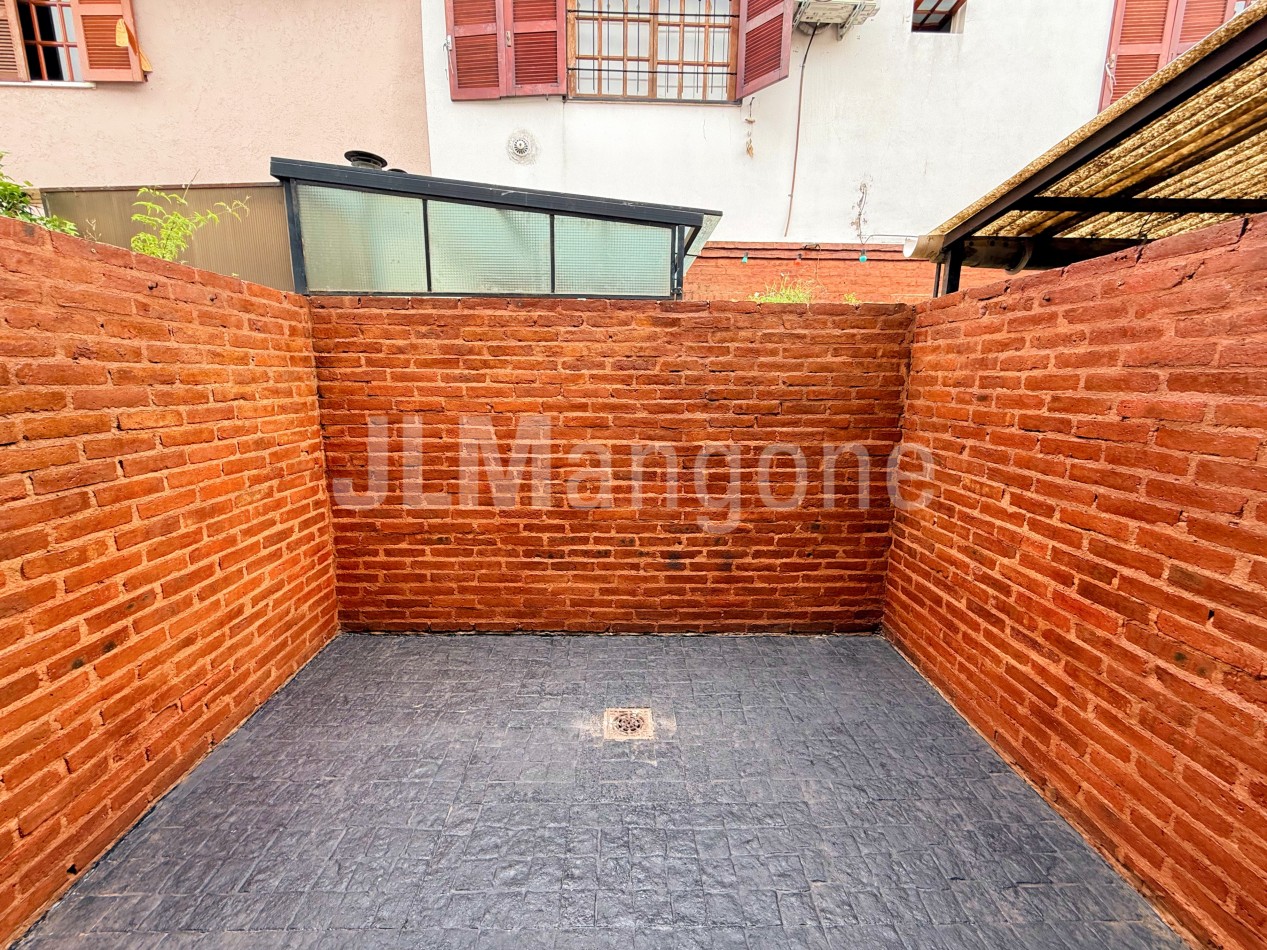 Duplex 2 1/2 ambientes con patio