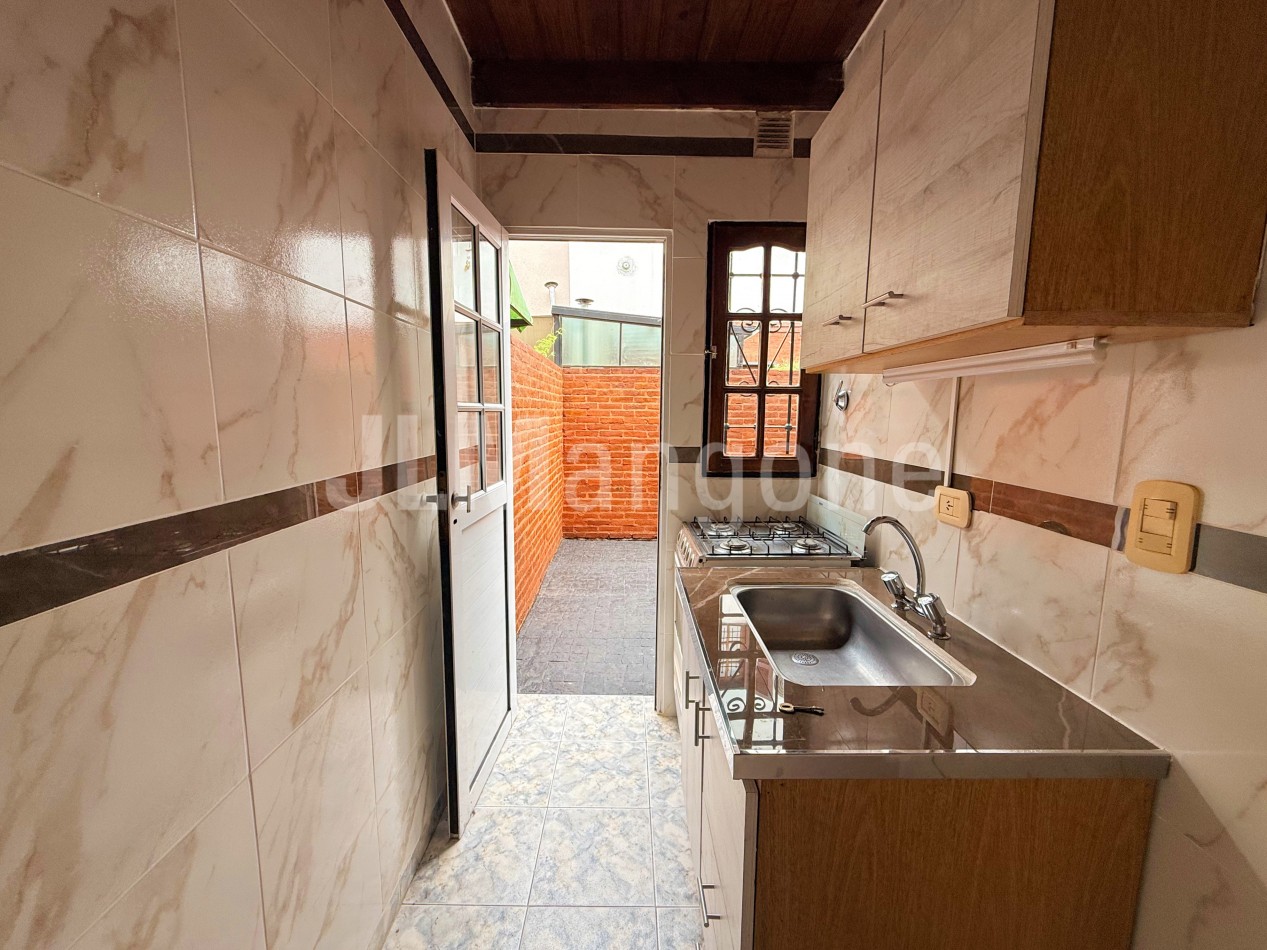 Duplex 2 1/2 ambientes con patio