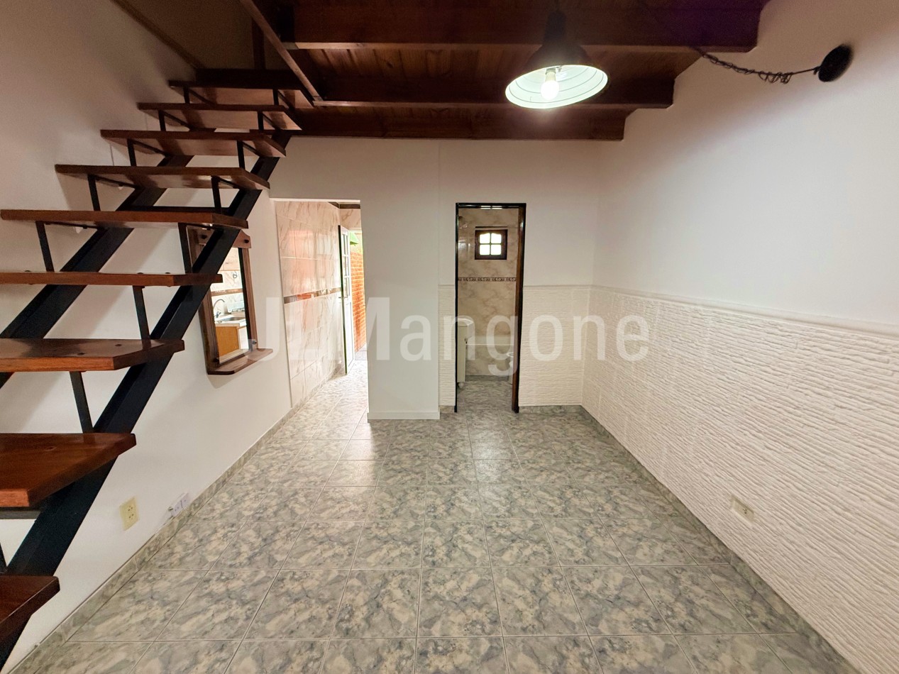 Duplex 2 1/2 ambientes con patio