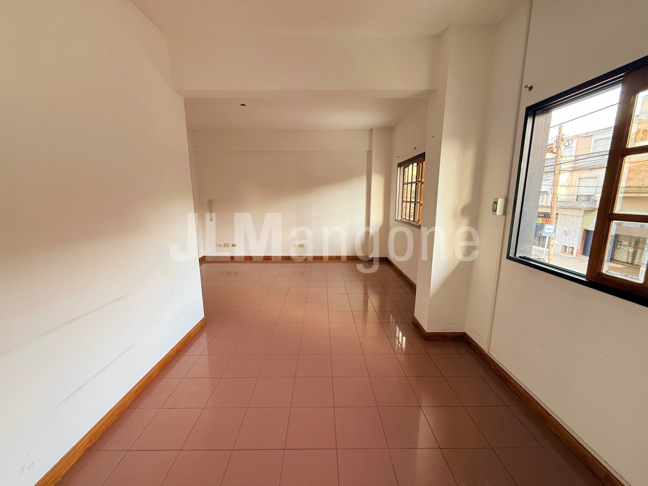 Oficina y/o consultorios 25 m2 sobre Arieta