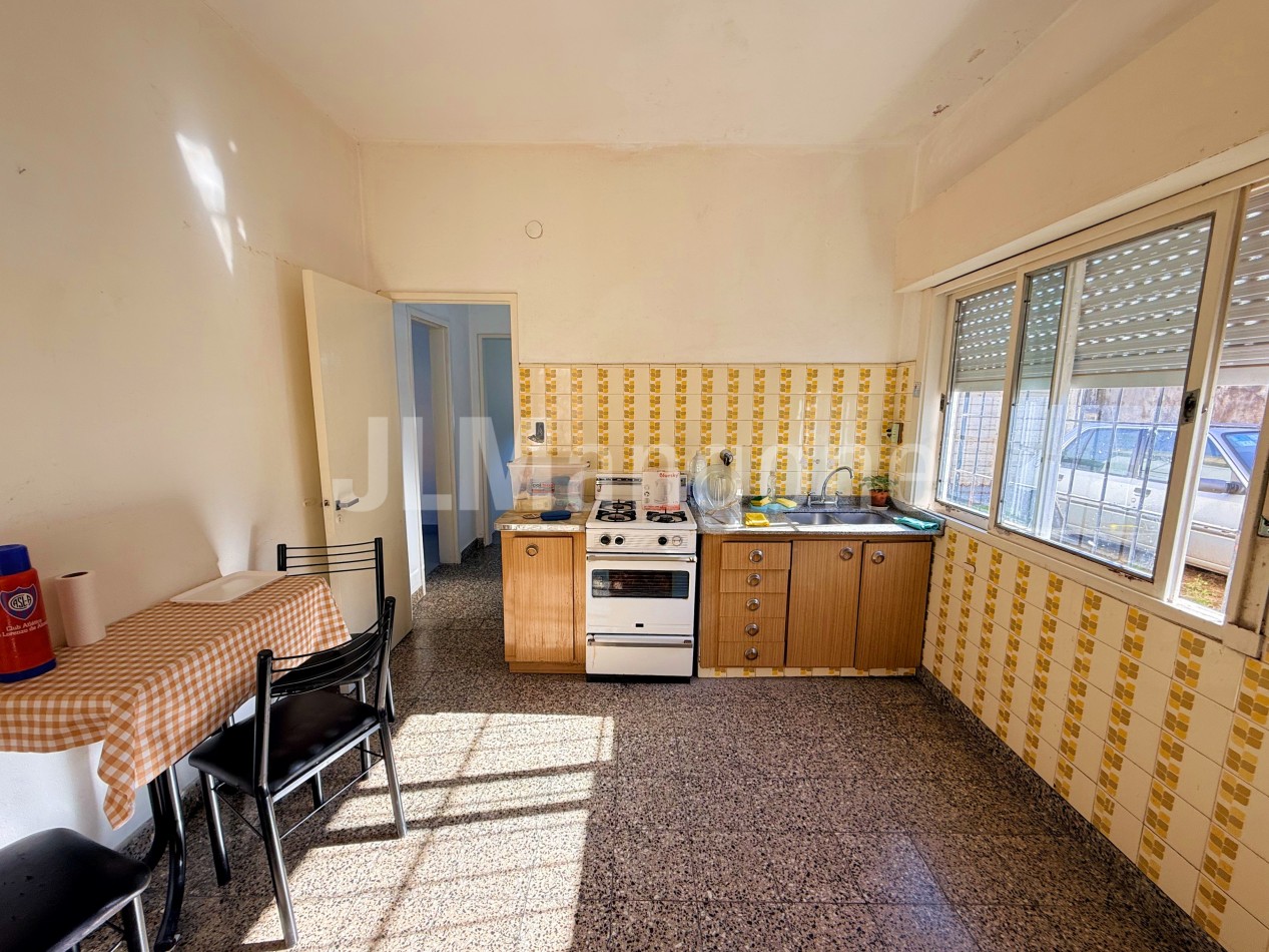 Casa 3 ambientes con cochera y parque