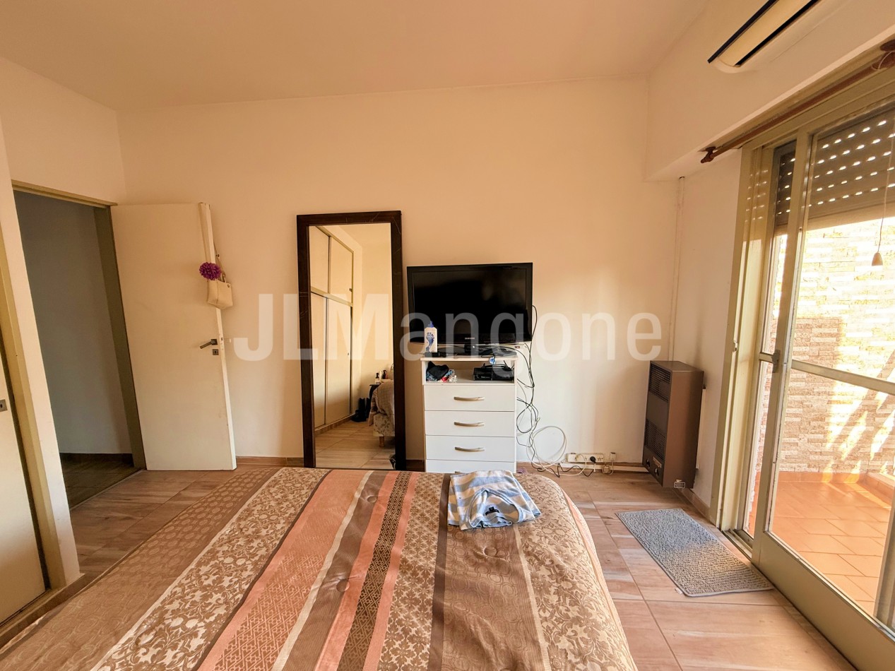 Duplex 4 ambientes con cochera y patio