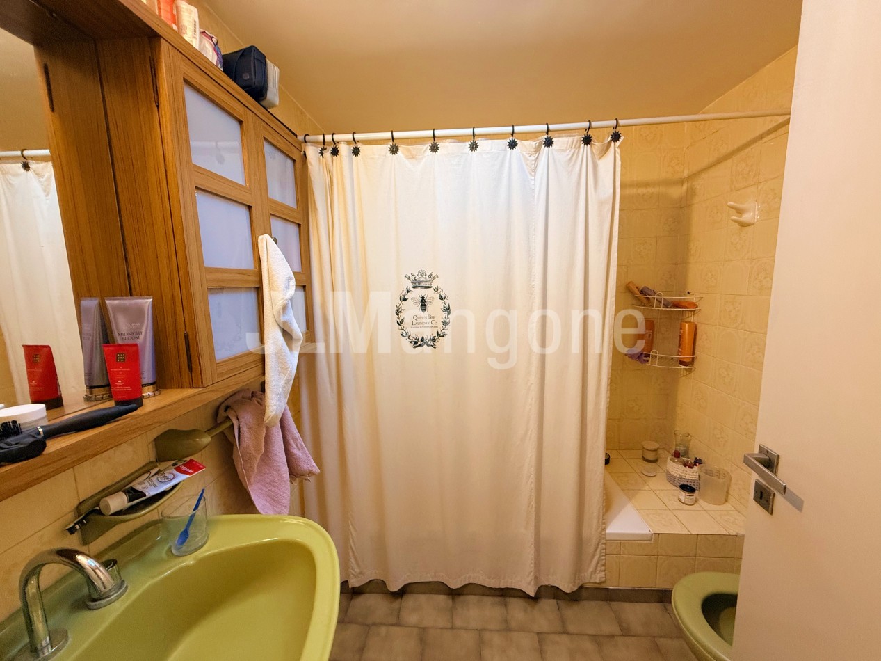 Duplex 4 ambientes con cochera y patio