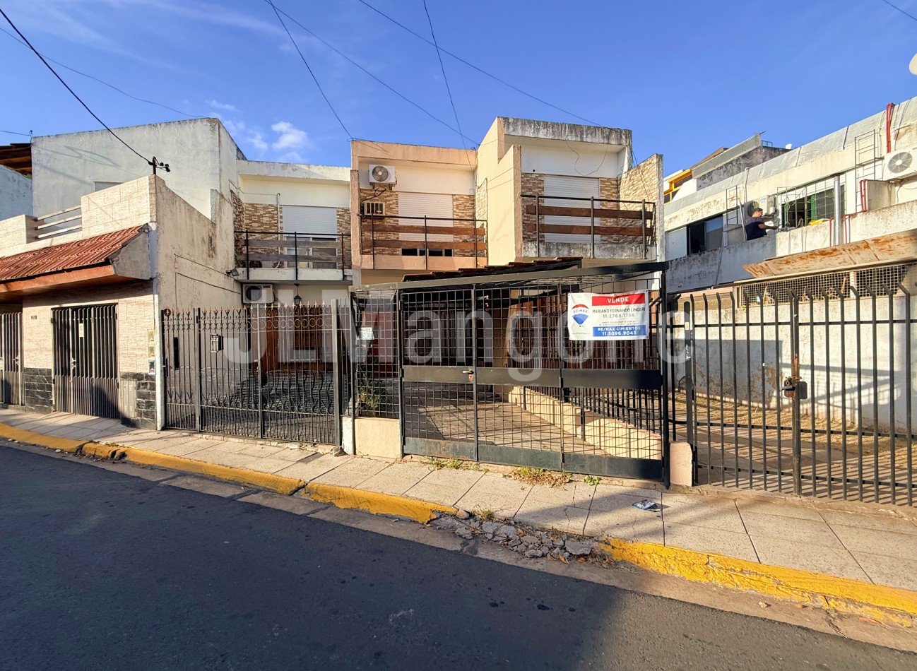 Duplex 4 ambientes con cochera y patio