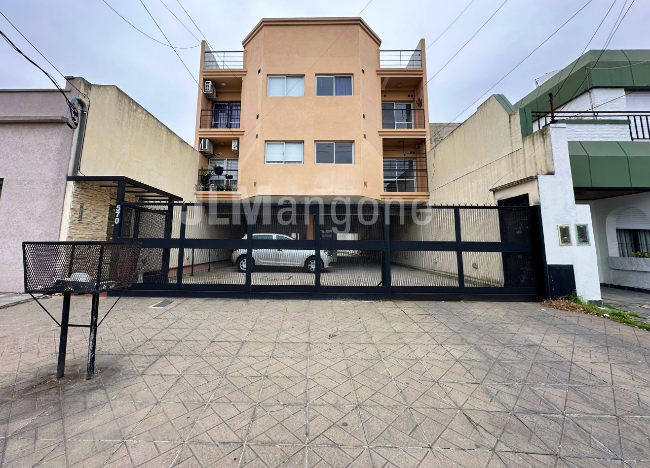 Departamento 2 amb con cochera, balcon y terraza