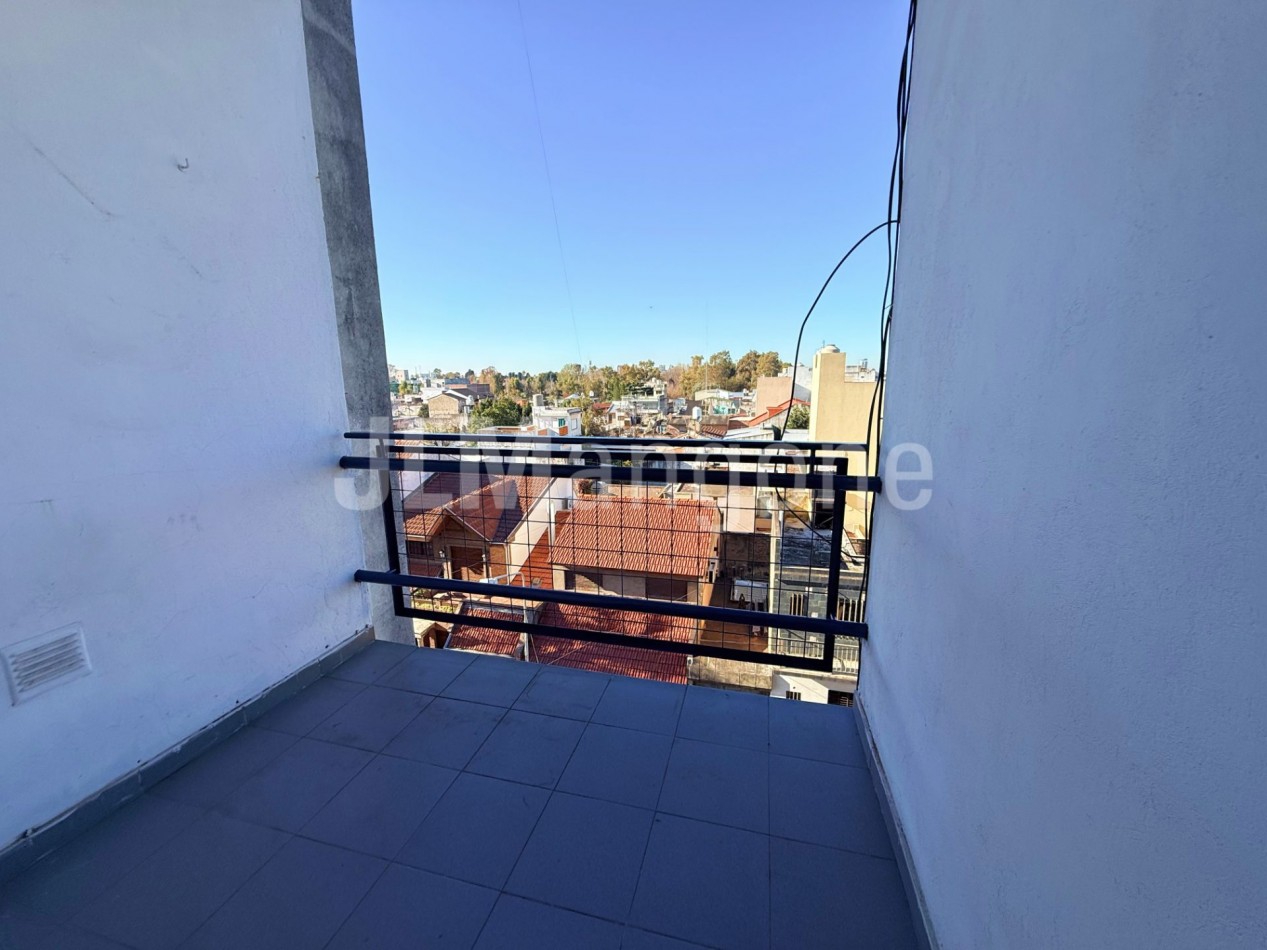 Departamento 2 ambientes con balcon, sobre Arieta