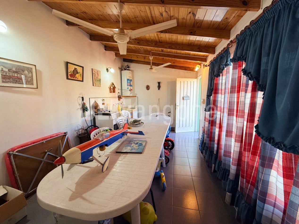 Casa 4 ambientes con cochera, patio y terraza