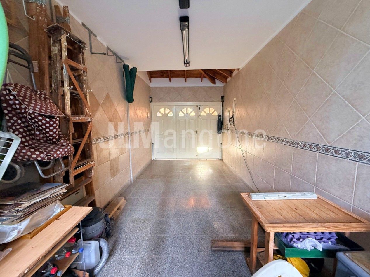 Casa 4 ambientes con cochera, patio y terraza