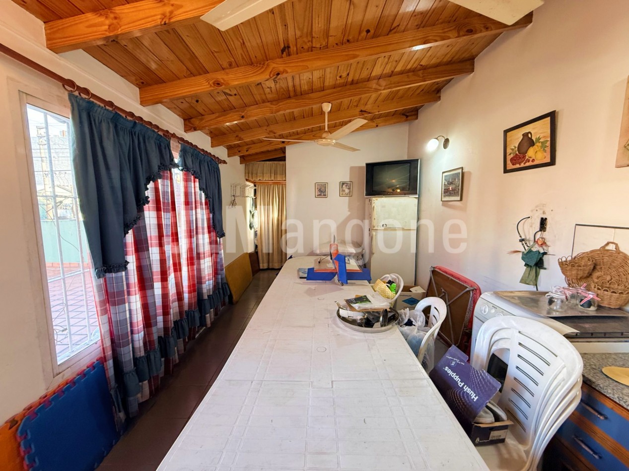 Casa 4 ambientes con cochera, patio y terraza