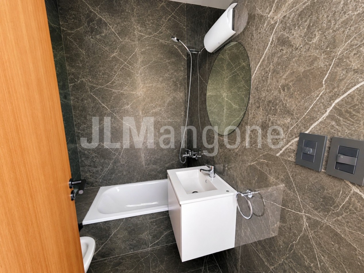 Semipiso 2 1/2 ambientes con doble balcon