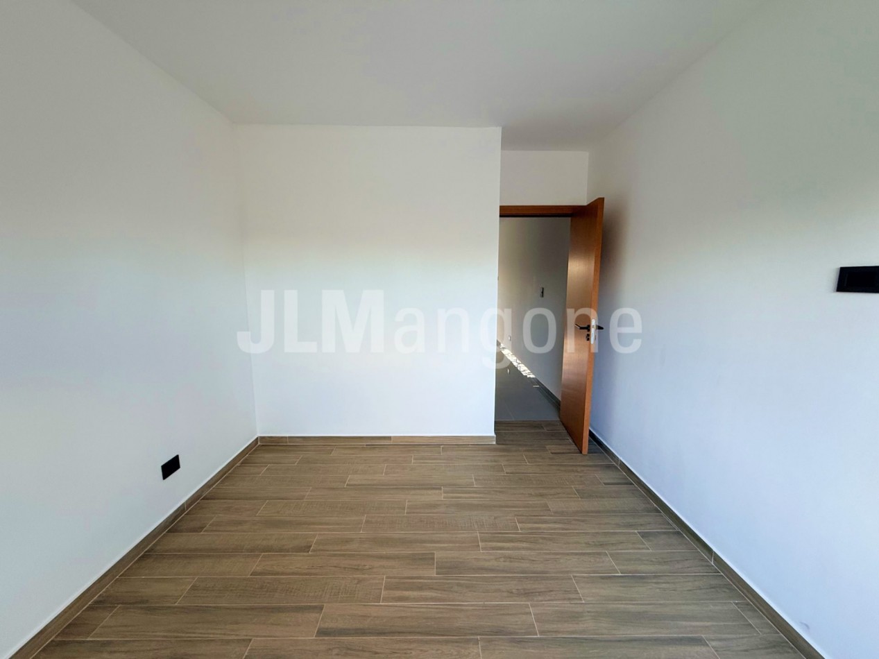 Deptos 2 1/2 ambientes con balcon, a estrenar