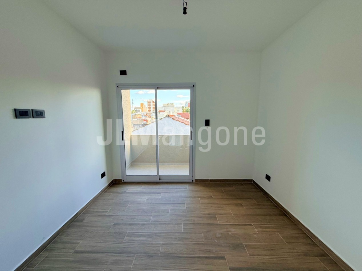 Deptos 2 1/2 ambientes con balcon, a estrenar