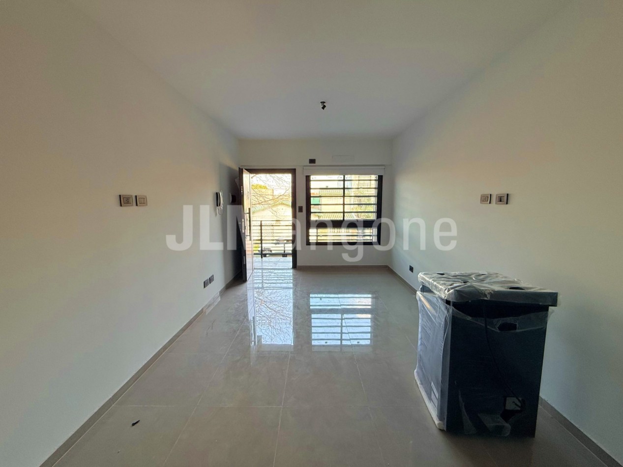 Deptos 2 1/2 ambientes con balcon, a estrenar