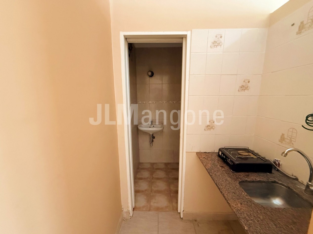 Local 30 m2 sobre Av. de Mayo