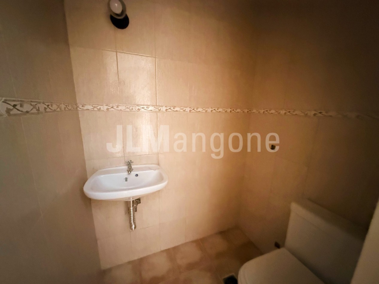Local 30 m2 sobre Av. de Mayo