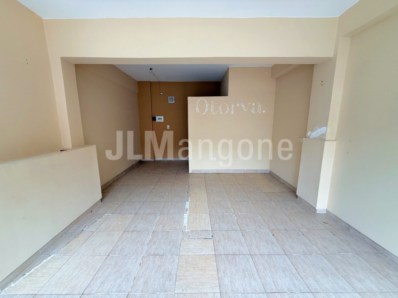 Local 30 m2 sobre Av. de Mayo