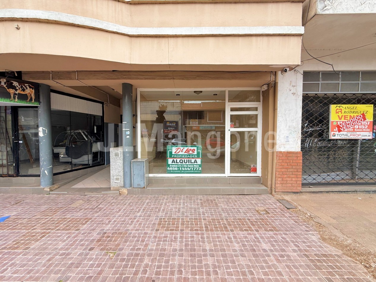 Local 30 m2 sobre Av. de Mayo