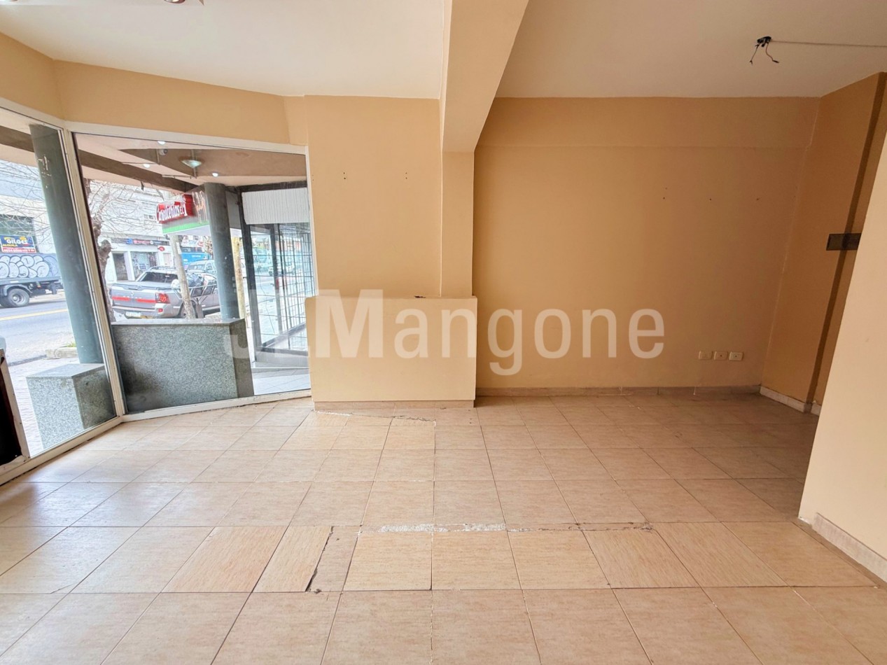 Local 30 m2 sobre Av. de Mayo