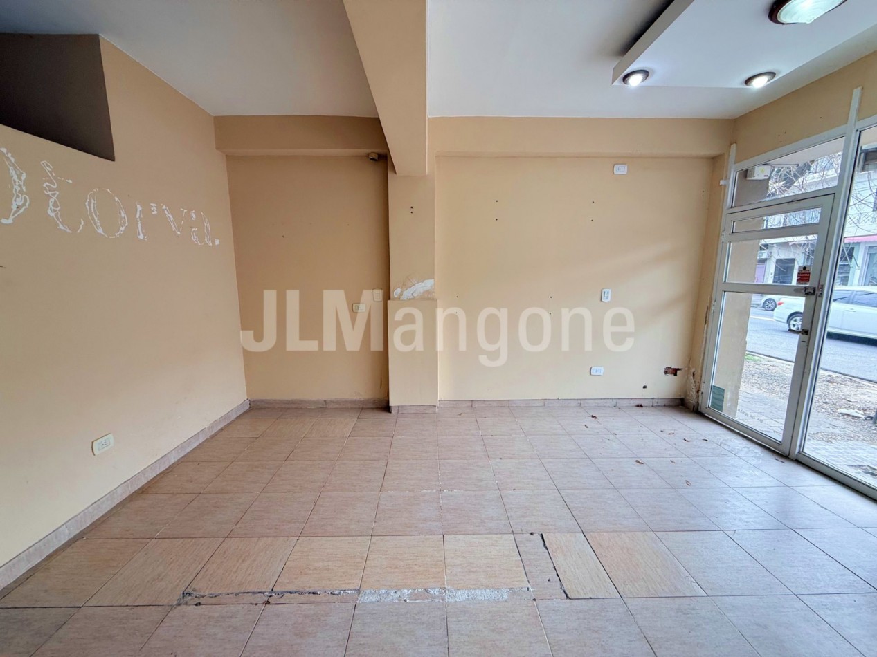 Local 30 m2 sobre Av. de Mayo