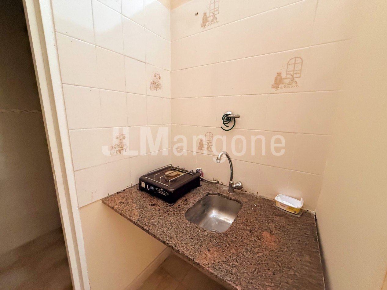 Local 30 m2 sobre Av. de Mayo