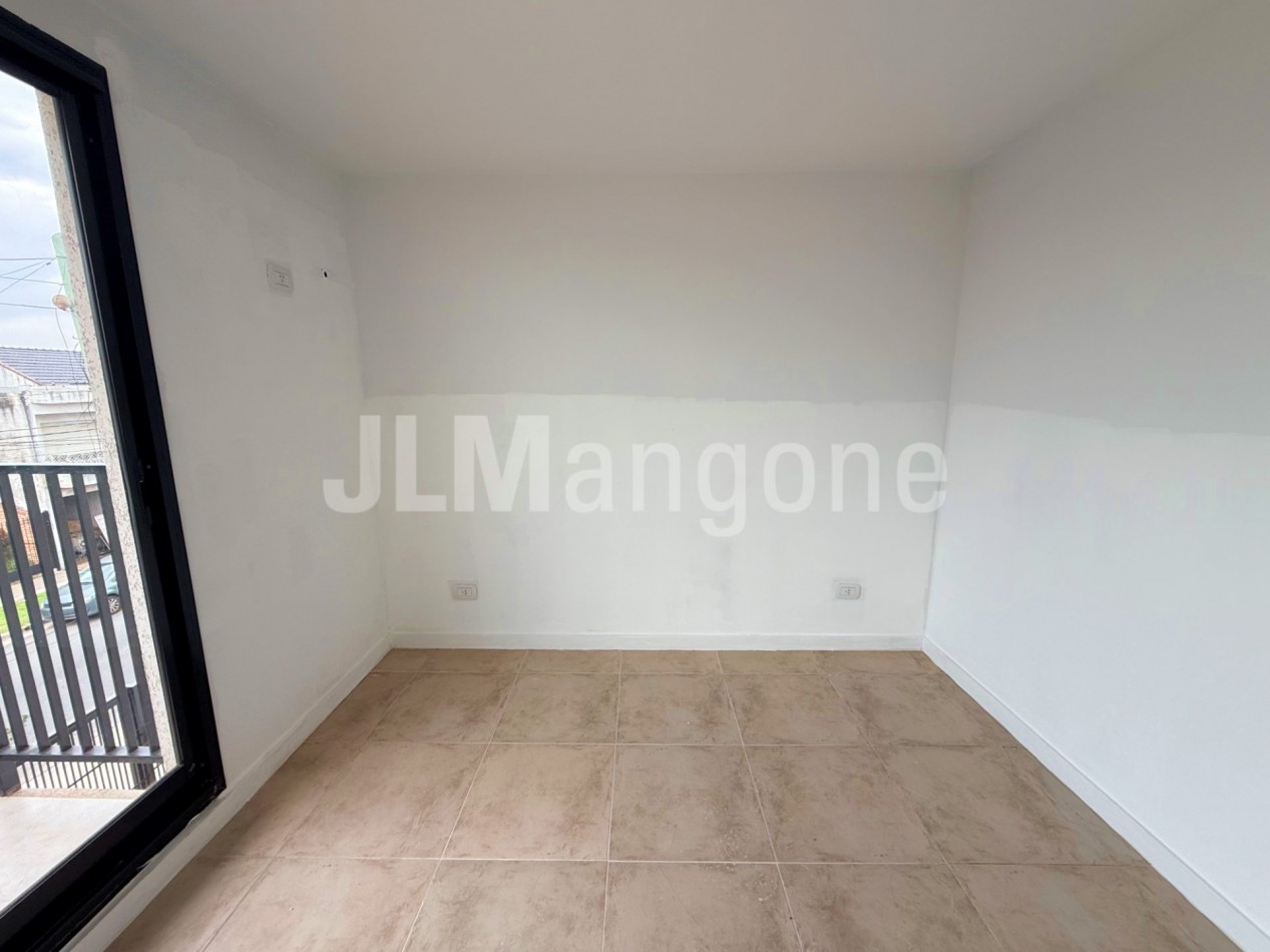 Departamento 2 ambientes con cochera y balcon