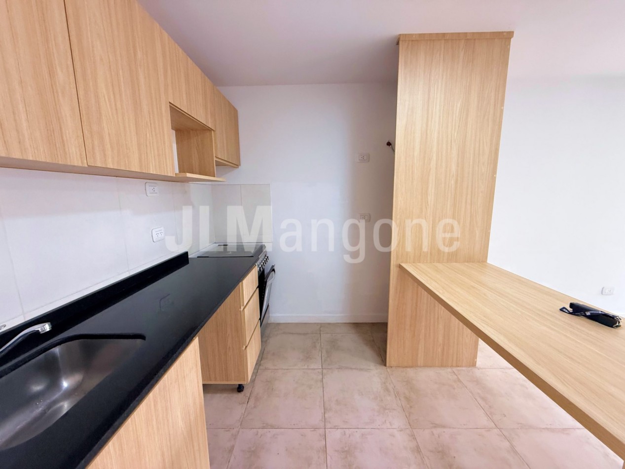 Departamento 2 ambientes con cochera y balcon
