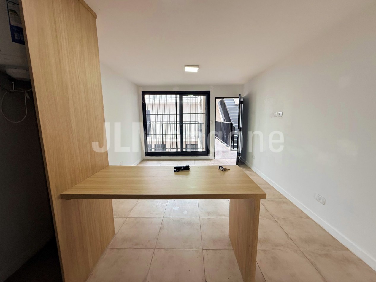 Departamento 2 ambientes con cochera y balcon
