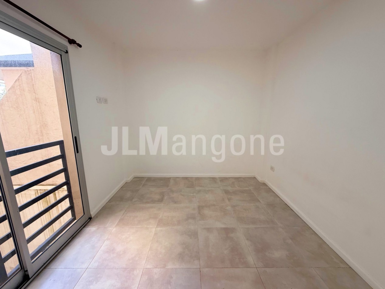 Departamento 2 amb con cochera y balcon