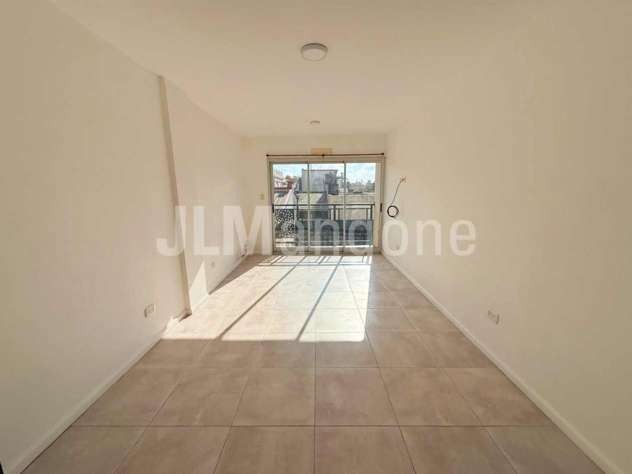 Departamento 2 amb con cochera y balcon