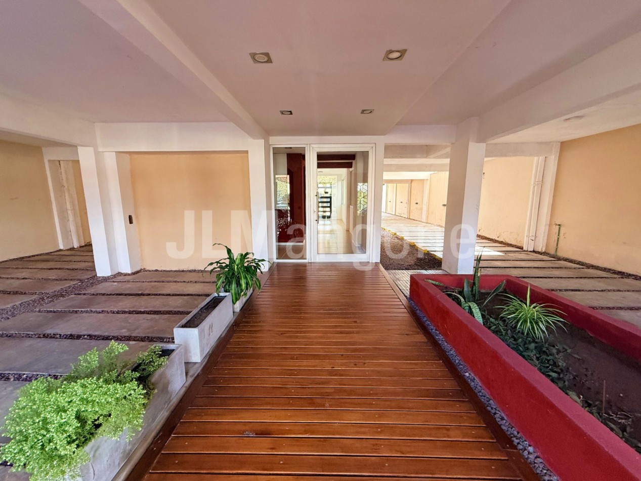 Departamento 2 amb con cochera y balcon