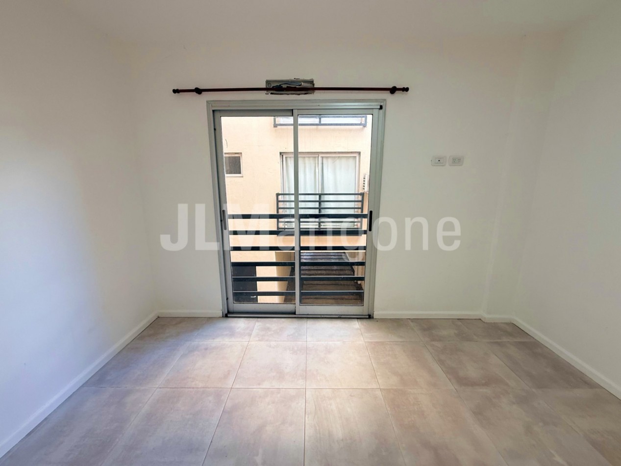 Departamento 2 amb con cochera y balcon