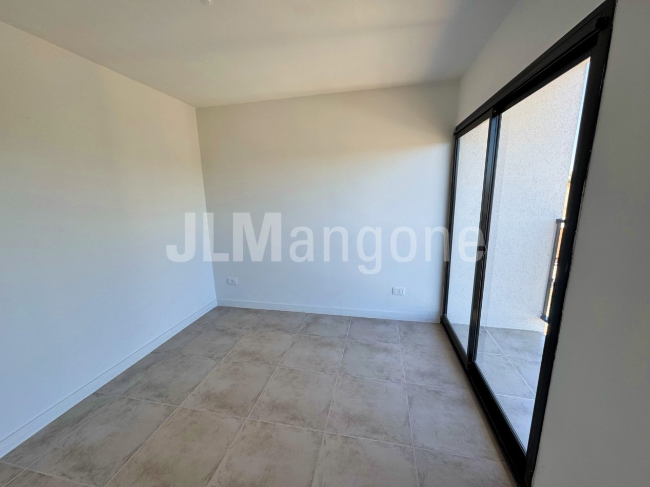 Departamento 2 ambientes con cochera y balcon