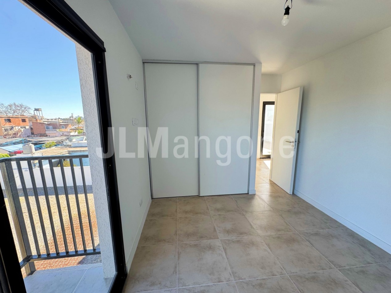 Departamento 2 ambientes con cochera y balcon