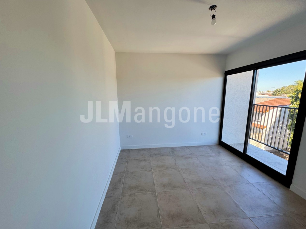 Departamento 2 ambientes con cochera y balcon