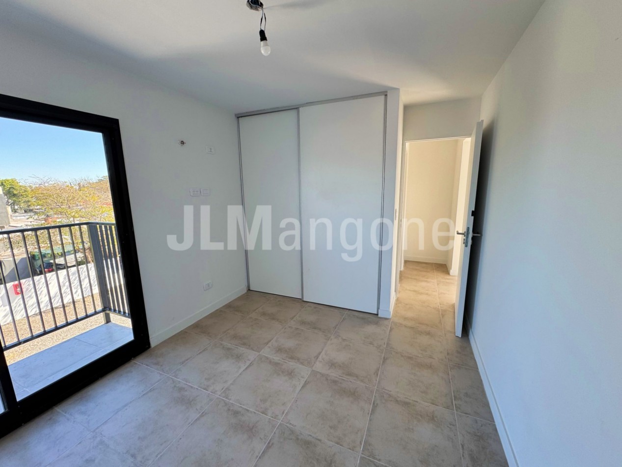 Departamento 2 ambientes con cochera y balcon