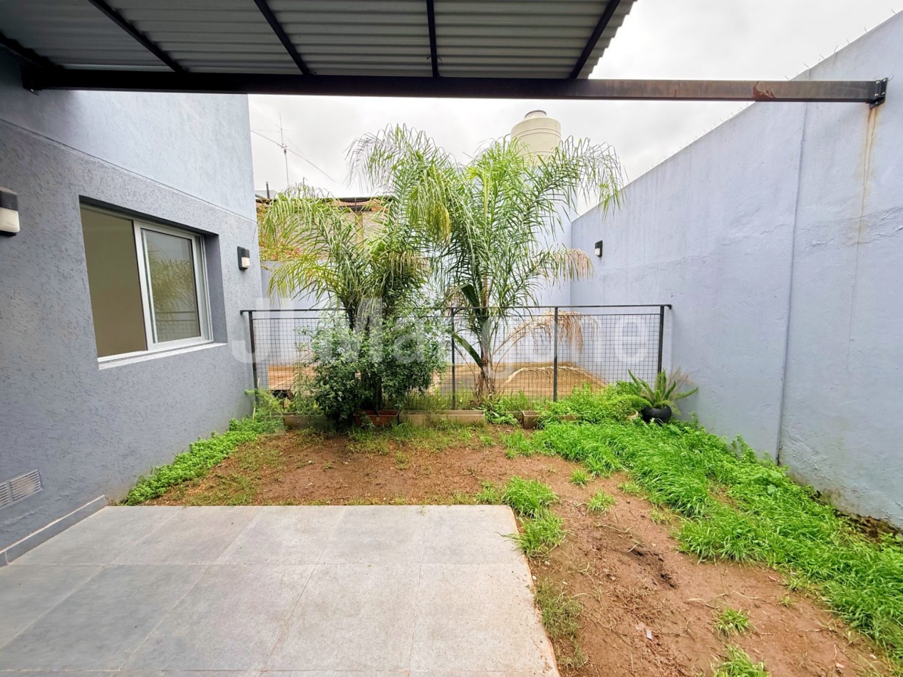 Departamento 1 ambiente pb con patio