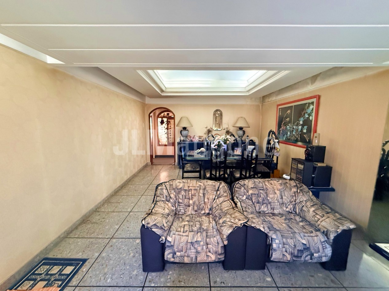 Casas 3 amb con piscina, parque, cocheras y quincho