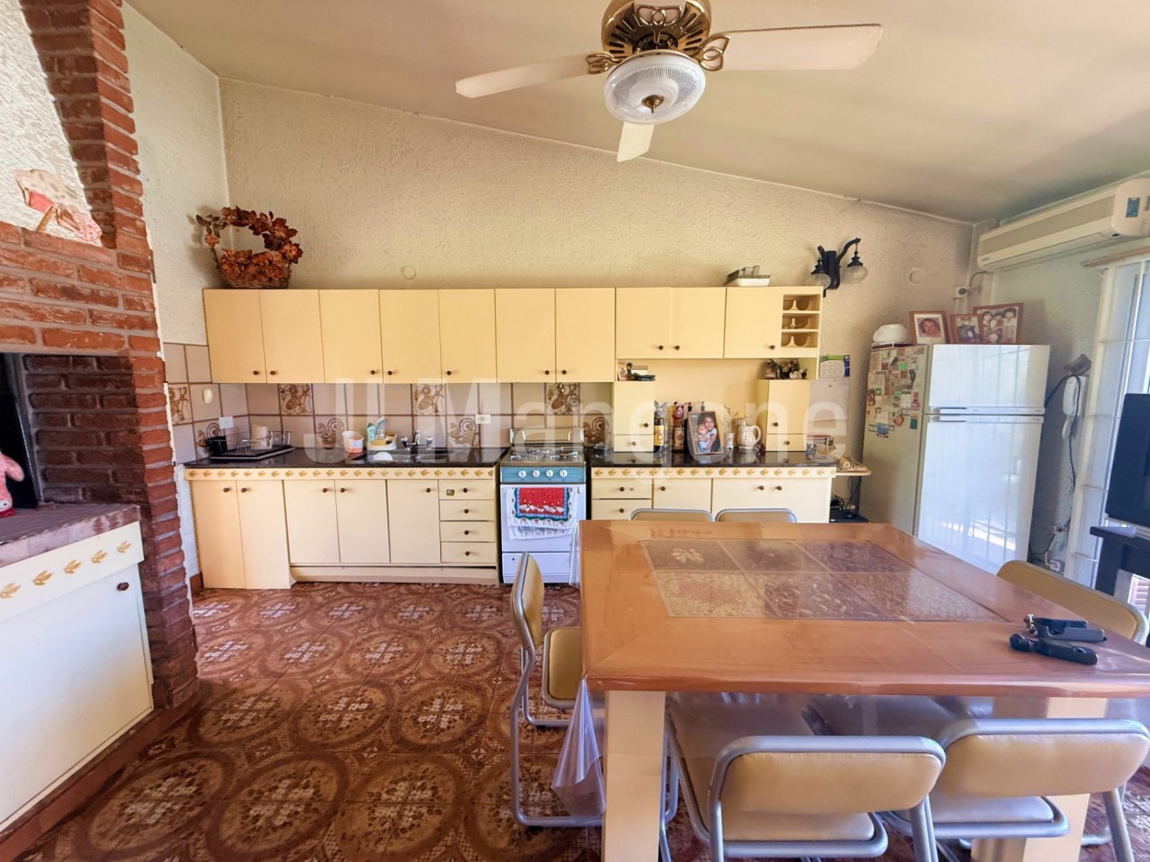 Casas 3 amb con piscina, parque, cocheras y quincho