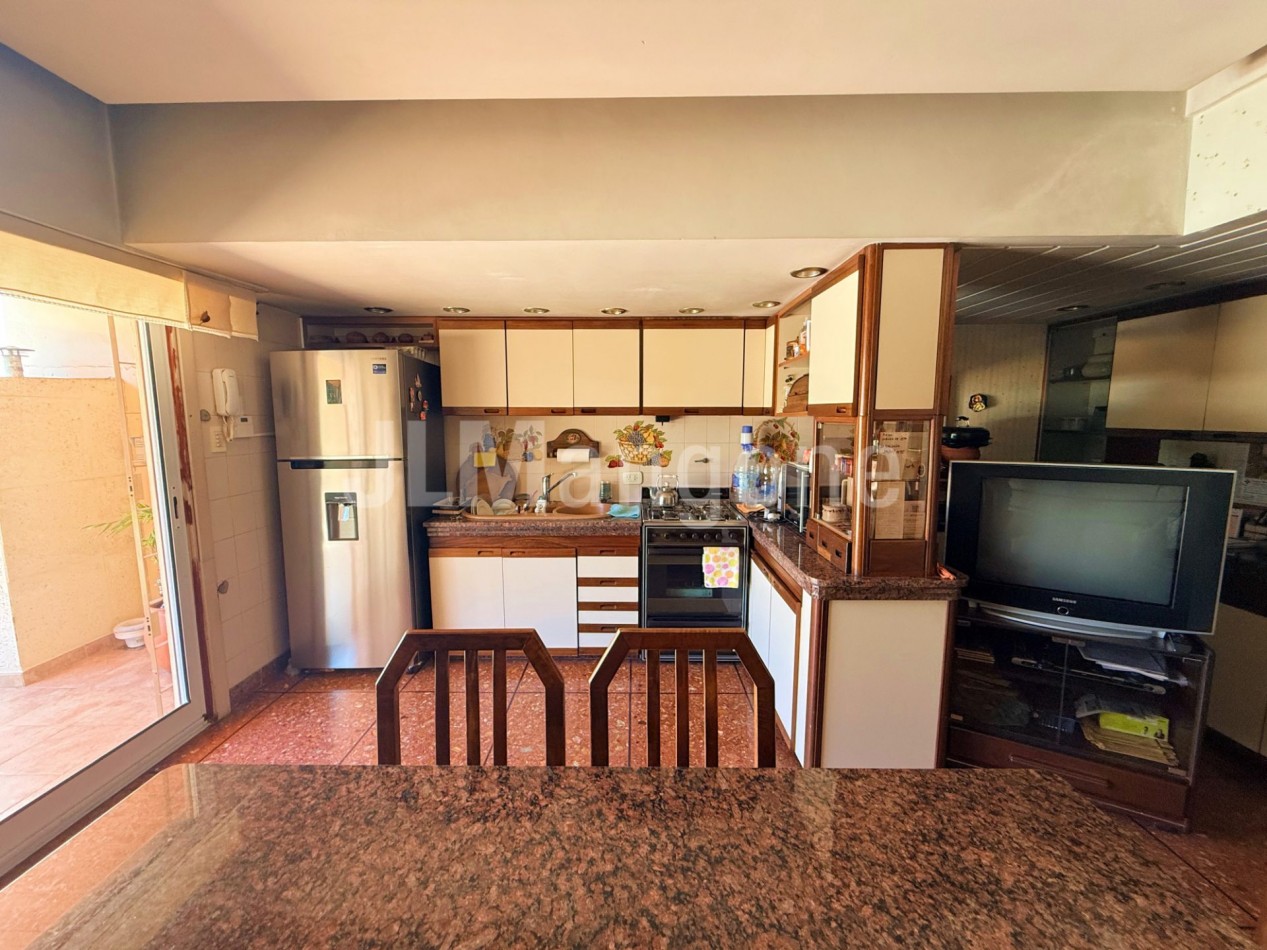 Casas 3 amb con piscina, parque, cocheras y quincho