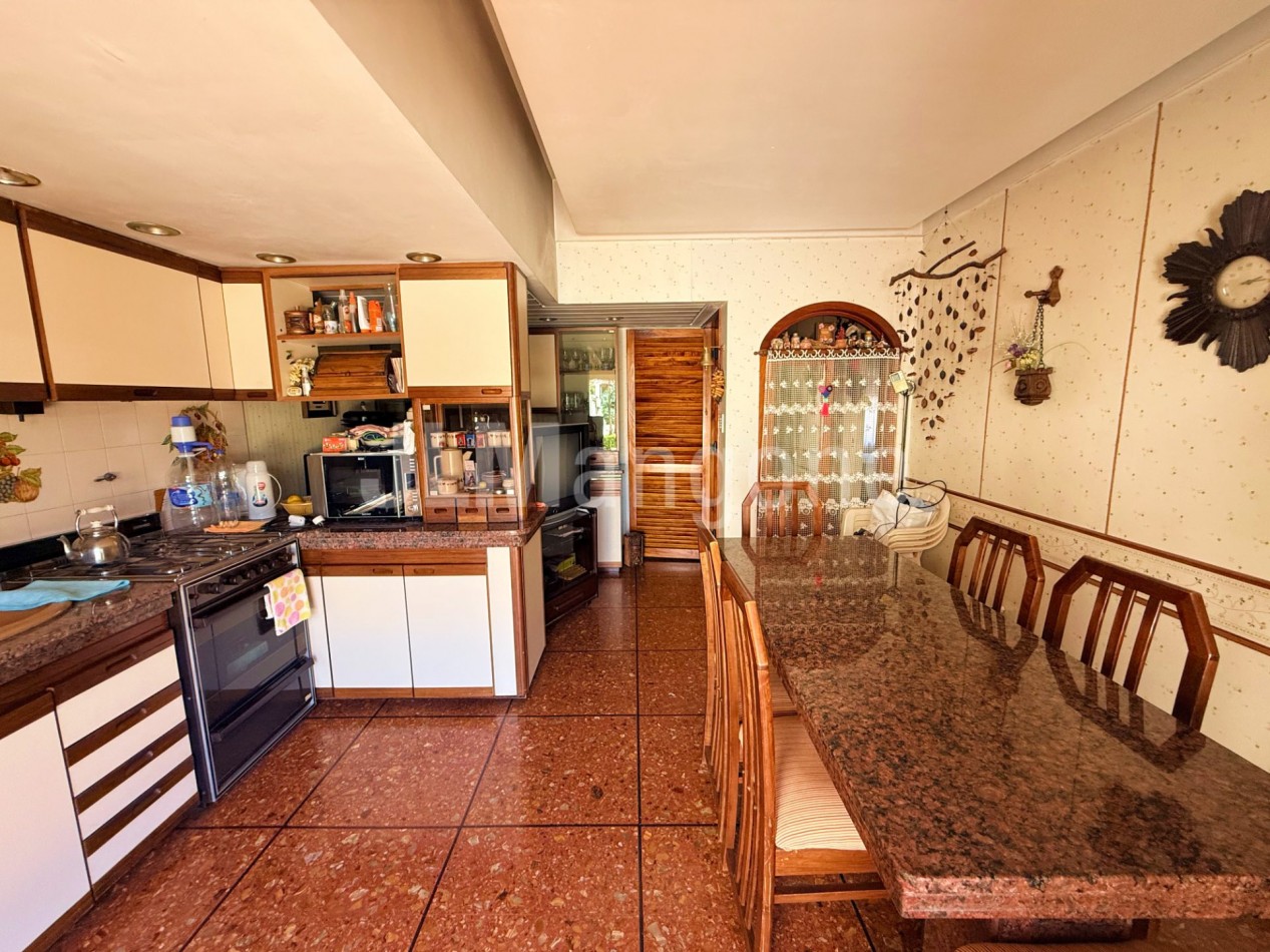 Casas 3 amb con piscina, parque, cocheras y quincho