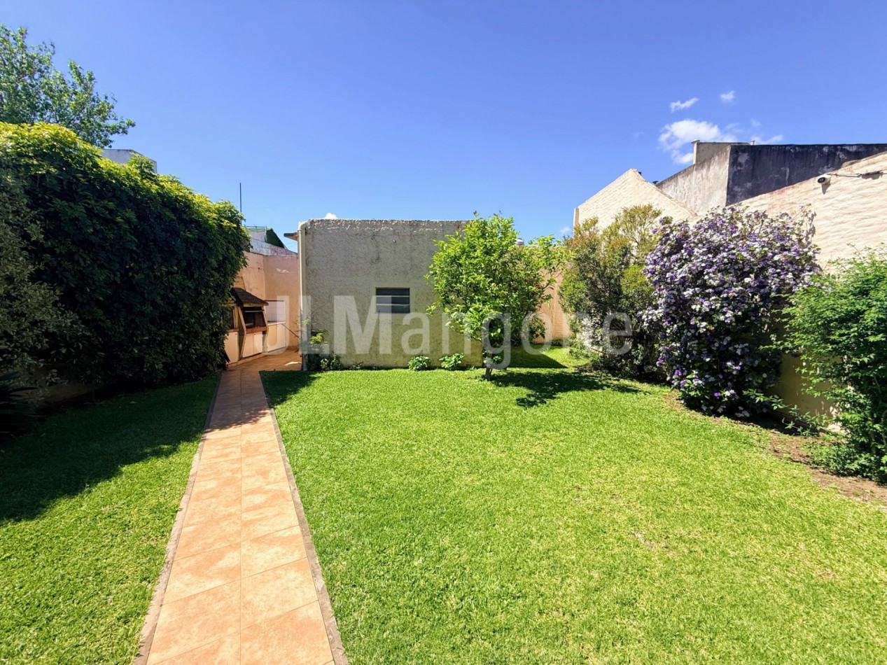 Casas 3 amb con piscina, parque, cocheras y quincho